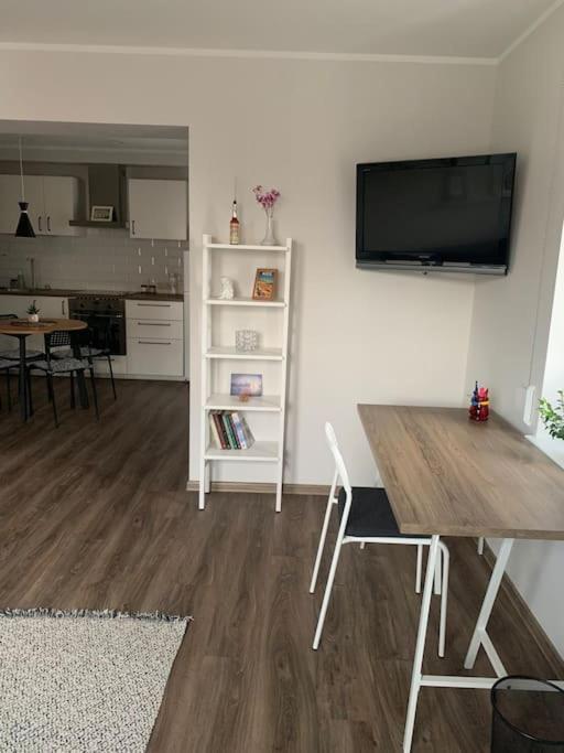 Cozy Apartment In Karmėlava Exteriör bild